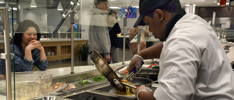 housing_mealplans_gettingservedindiningcommons_DSC_0680_feb19_ll_820x350.jpg